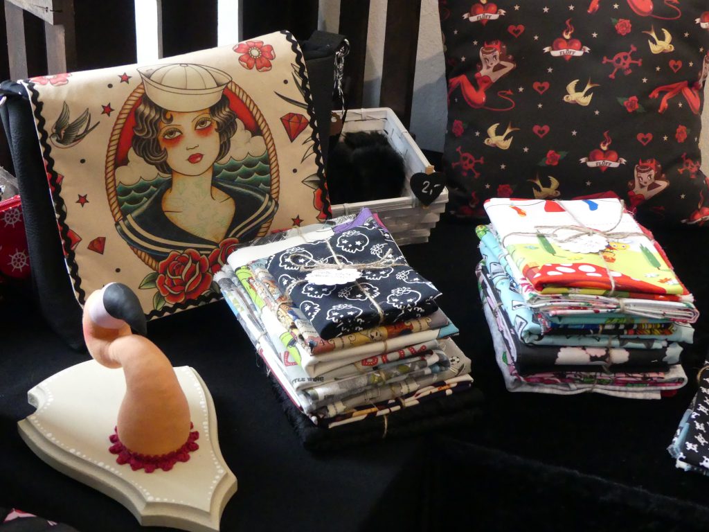 Handarbeitsmesse, LOLA, Handwerk, NĂ€hen, Stoffe, Heidi vom Lande, Blog, Der Blog aus und fĂŒr Bergedorf, Hamburg, Bergedorf erleben, regionale Tipps, Veranstaltungen, Kultur, Kunst, Musik, Mode, Restaurant, GaststĂ€tten, SehenswĂŒrdigkeiten, AusflĂŒge, Info, Konzert, Literatur, Lesung, Bar, Kneipe, Tourismus, Shopping, Veranstaltungshighlight, Tourismus-Infos, Stadtteile, SehenswĂŒrdigkeiten