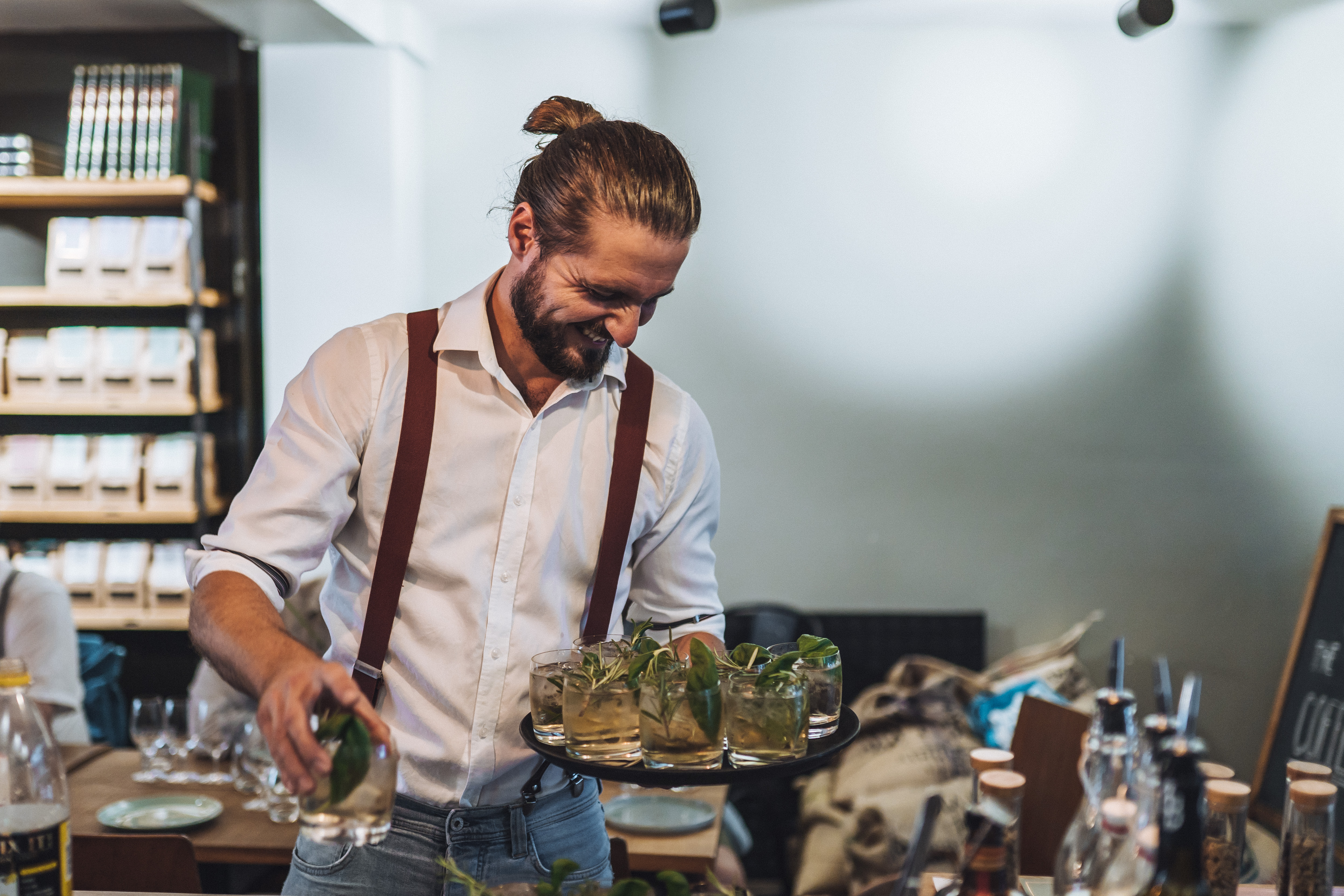 Tins and Tales, from stories to drink, Gin, Rum, Whiskey, Tasting, Hamburg, Profibarkeeper, Verkostung, Seemännische Trinkgeschichten, Abenteuer, Rausch der Meere