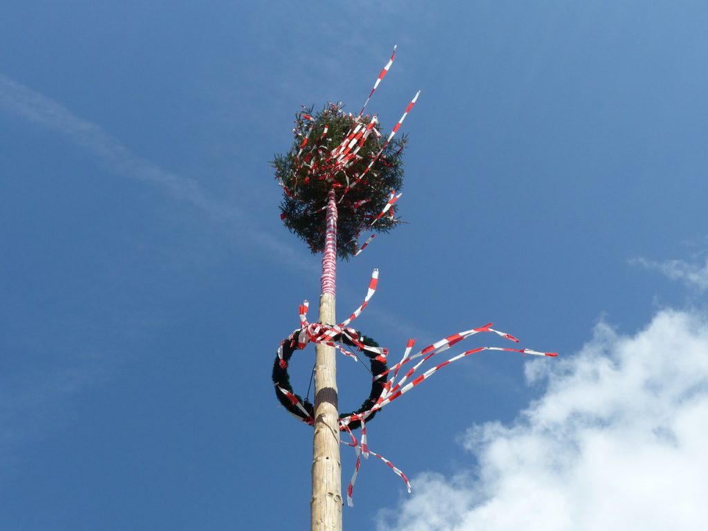 Tanz in den Mai, Maibaum, Mai 2025, Veranstaltungen, Ausgehtipp, Party, News, Bergedorf Blog, Heidi vom Lande
