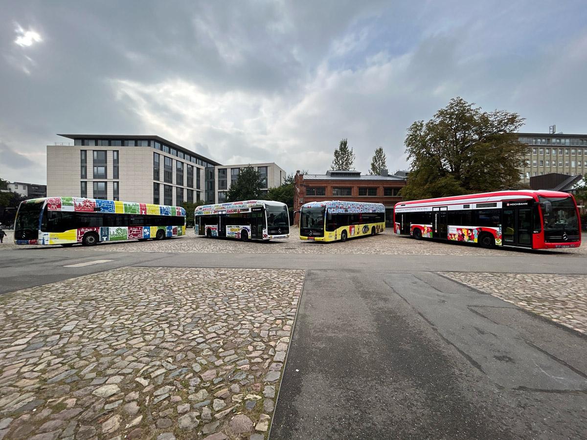 Schüler, Wettbewerb, hvv, farbig gestaltet, Design, farbenfrohe Linienbusse, Hamburgs Straßen, PaintBus, Wettbewerb, Mehr als nur Alster und Fischbrötchen