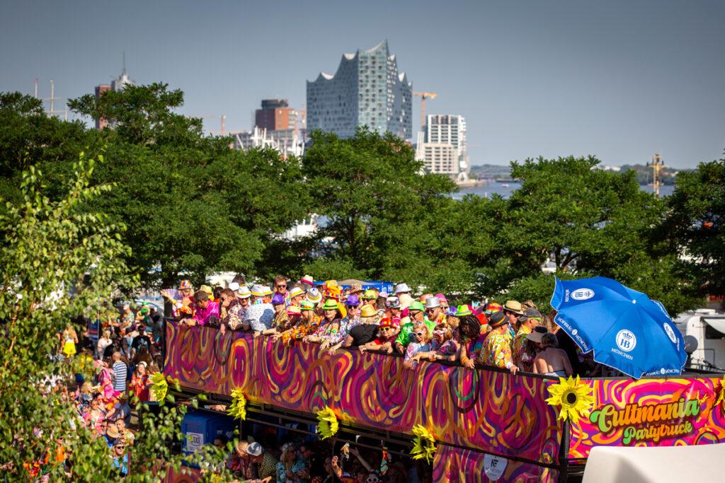 Schlagermove - Ein Festival der Liebe 2023 / Der Karneval des Nordens; Hamburg, 08. Juli 2023, Move, Hafenstraße, Trucks