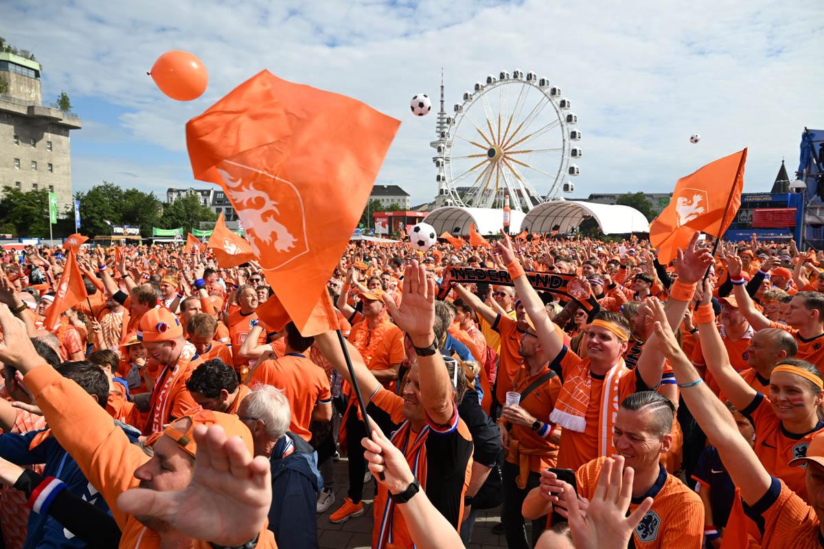 UEFA EURO 2024, Niederlande, Holland, Orange, Polen, Fußballspiel, Fussball, Hamburg, Fanparty, Fan-Walk