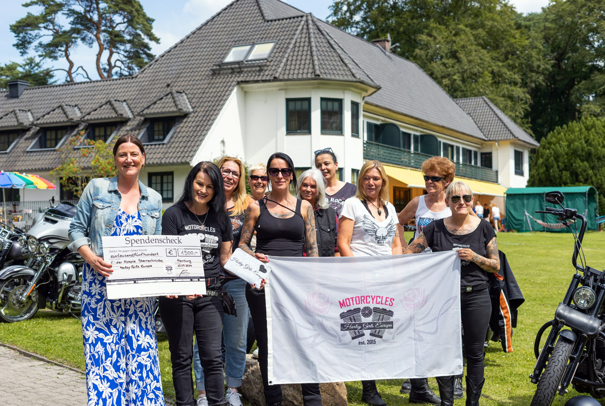 Harley Girls Europe, Bikerinnen, Hospiz Sternenbrücke, schöne Aktion, Spendenübergabe, Scheck überreichen, Motorräder, Frauen, schwerkranke Kinder und Jugendliche, Nachrichten, Hamburg