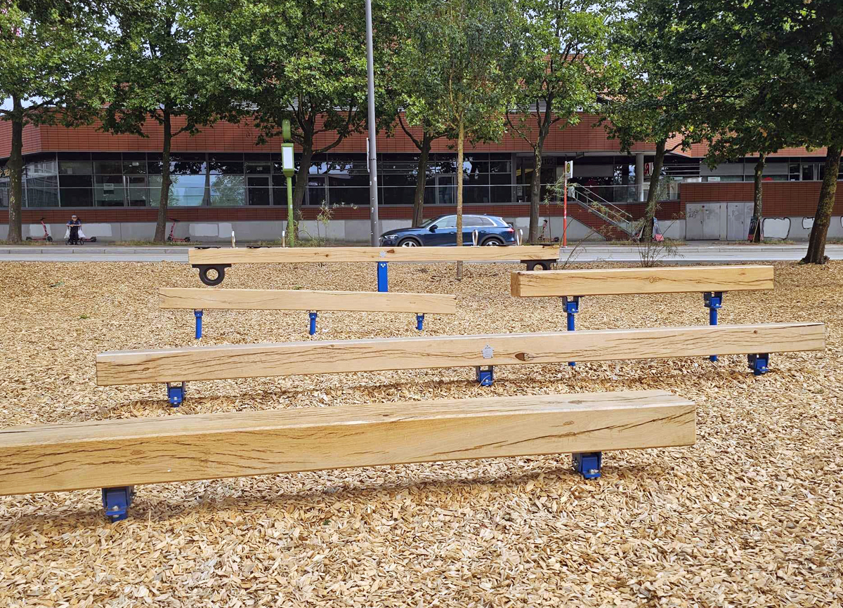Bezirksamt Bergedorf, Spielfläche, Spielplatz, KörberHaus, Spielplatzgeräte, Bundesstraße 5, Gefahr, öffentlicher Spielplatz, Grünfläche