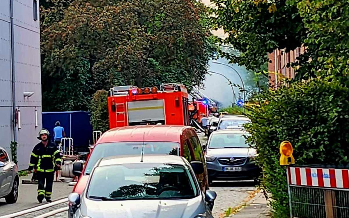 Brand, Großfeuer, Lagerhallenkomplex, Bootshalle, Am hohen Stege, Bergedorf, Bezirk Bergedorf, Feuerwehr Hamburg