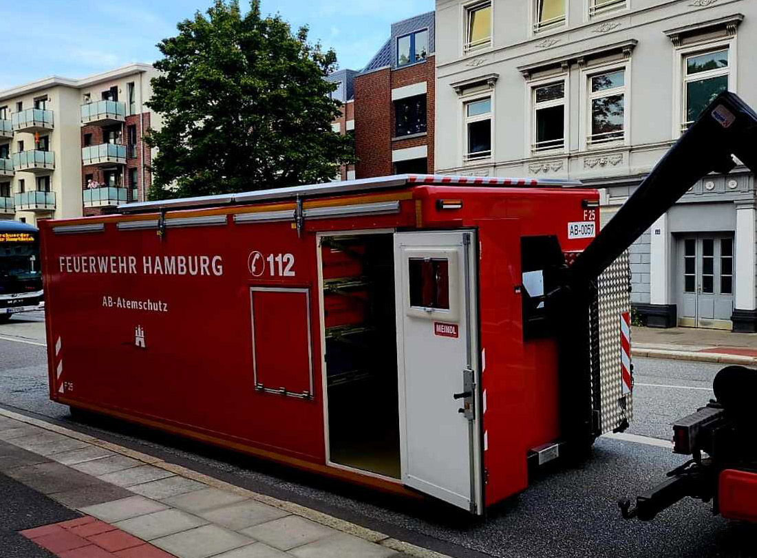 Brand, Großfeuer, Lagerhallenkomplex, Bootshalle, Am hohen Stege, Bergedorf, Bezirk Bergedorf, Feuerwehr Hamburg