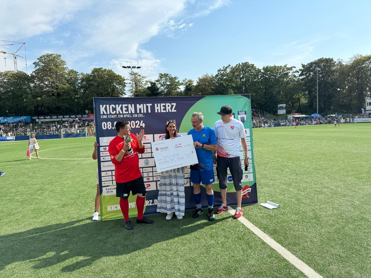 Kicken mit Herz, Prominente, Promis, UKE-Ärzte, Benefizspiel, Stadion Hoheluft,, Kinder Herz Medizin, 2024