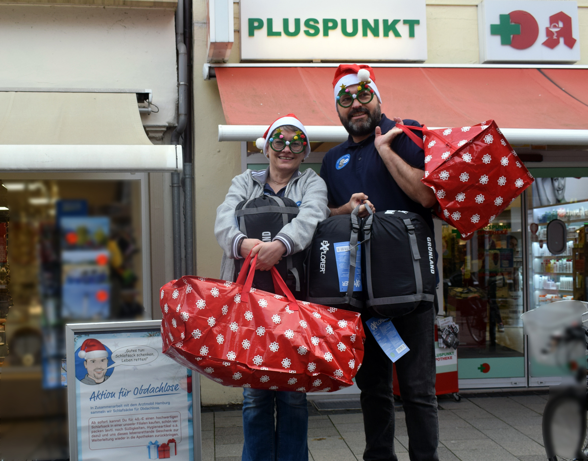 Pluspunkt Apotheken, Sachsentor, Bergedorf, Bezirk Bergedorf, Aktion für Obdachlose, Schlafsäcke, hochwertig, Weihnachten, Wintereinbruch, kaufen und spenden