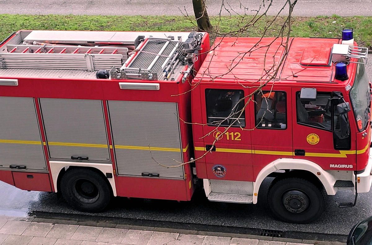 Feuerwehr Hamburg, Zimmerbrand, Dachgeschoss, Zweifamilienhauses, Lohbrügge, Bezirk Bergedorf, Bergedorf