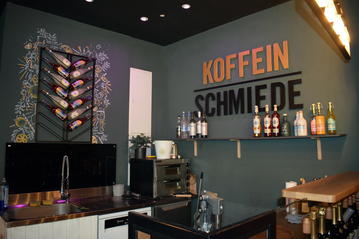 Koffeinschmiede Bergedorf, Kaffee, Espresso, Cappuccino, Spirituosen, edle Weine, Feierabend-Bier, Gemütlichkeit, Kuchen, Hausgemacht, Afterwork, Gin, Bezirk Bergedorf, Schlossstraße, Hamburg