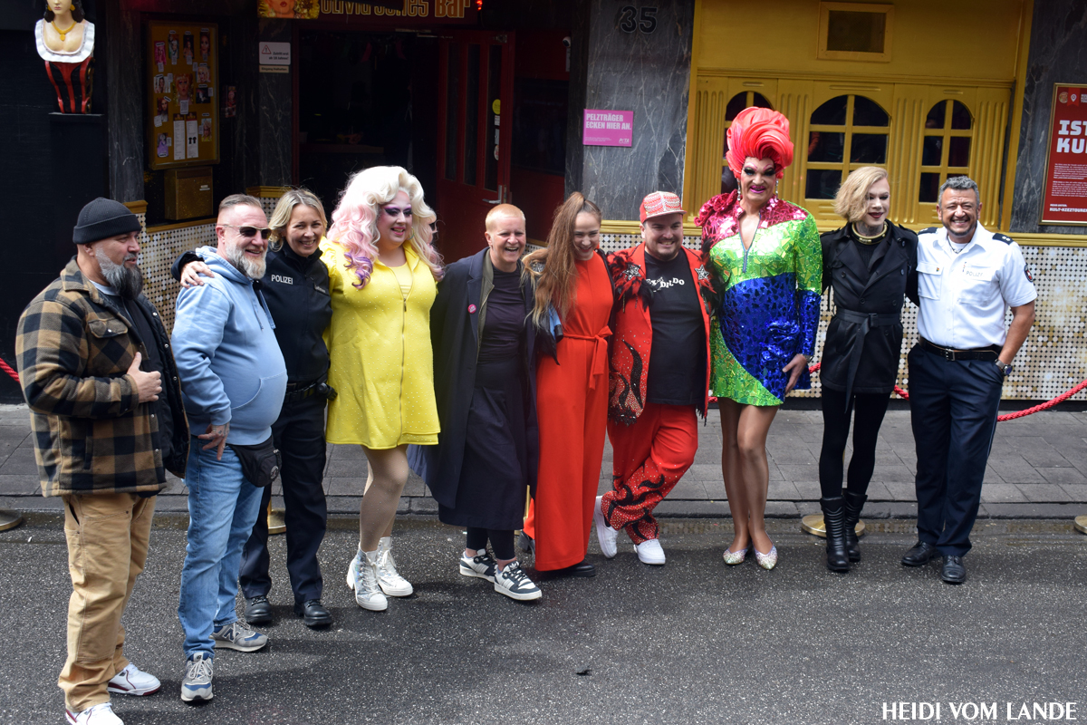 Olivia Jones Bar, Streetart-Kunstwerk, Starkes Zeichen, Kultur, Kunstinstallation, Vielfalt, Gemeinschaft, offene Gesellschaft, Familie, Große Freiheit, Kiez, Reeperbahn, Hamburg, Kultkieztouren, Millerntor Gallery, Viva con Agua ARTS, BIP Reeperbahn+