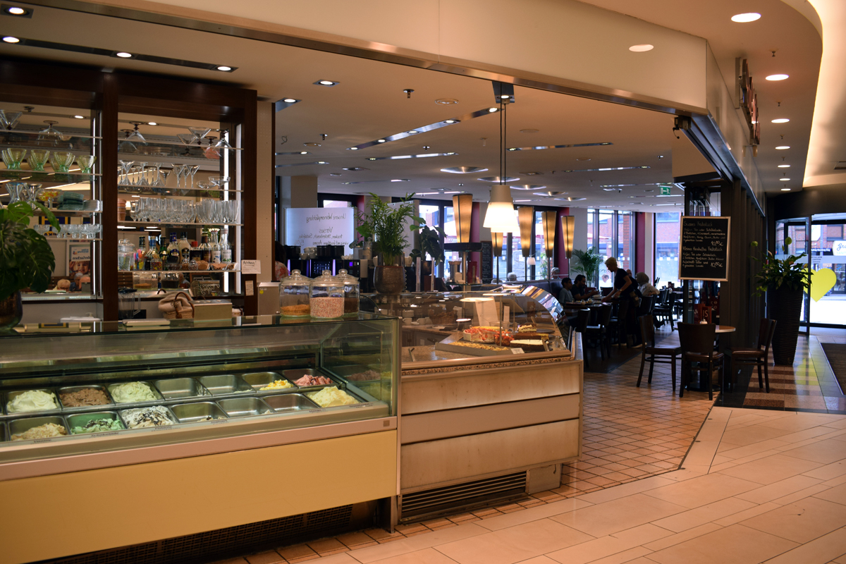 Bax Café Creme, Marktkauf-Center-Bergedorf, Bergedorfer Cafe, Eisspezialitäten, Torten, Kuchen, Kaffeezeit, hausgemacht, Eisherstellung, Marco Bax, Snacks, Spezialitäten, Hamburg, Frühstücken