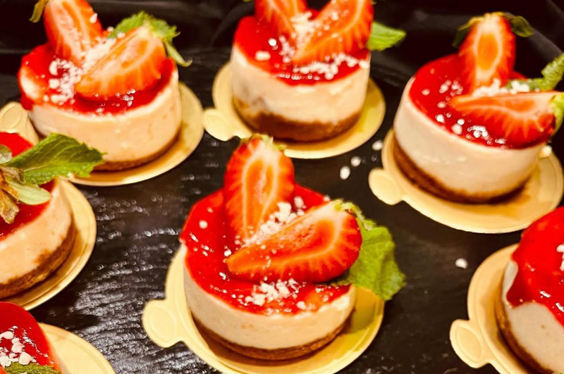Marktkauf-Center-Bergedorf, Bergedorfer Cafe, Eisspezialitäten, Torten, Kuchen, Kaffeezeit, hausgemacht, Eisherstellung, Marco Bax, Snacks, Spezialitäten, Hamburg, Frühstücken