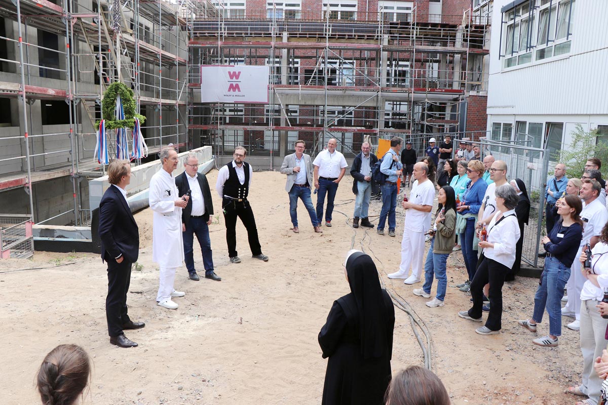 Neubau, Notfallzentrum, Bettenerweiterung, Kapazität, Krankenhaus Reinbek, St. Adolf-Stift, 48 Millionen, Richtfest