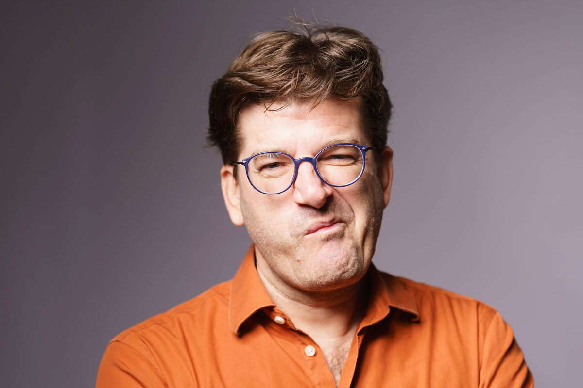 Nils Heinrich, Komiker, Buchautor, Liedermacher, Raketenphysiker, Fantasieveganer, Bahnkunde, Cookieakzeptierer, LOLA Kulturzentrum, Bergedorf, Lohbrügge, Junger Gebrauchter
