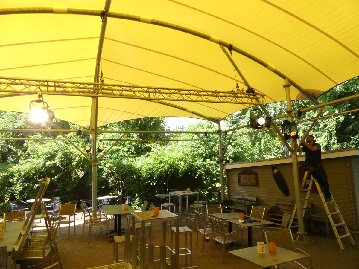 LOLA Kulturzentrum, Sommersalon, Kultur unter freiem Himmel, Reggea-Vibes, Wortgefechte, Biergarten, Bergedorf, Bezirk Bergedorf, Hamburg, Open-Air-Bühne