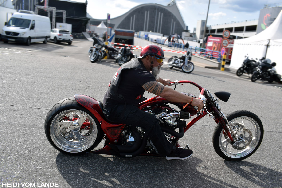 Hamburg Harley Days, Biker, Motorradfahrer, Custom Bike, Hamburg, Motoren, Chrom, Großmarkt, Event, Musik, Tattoo Area