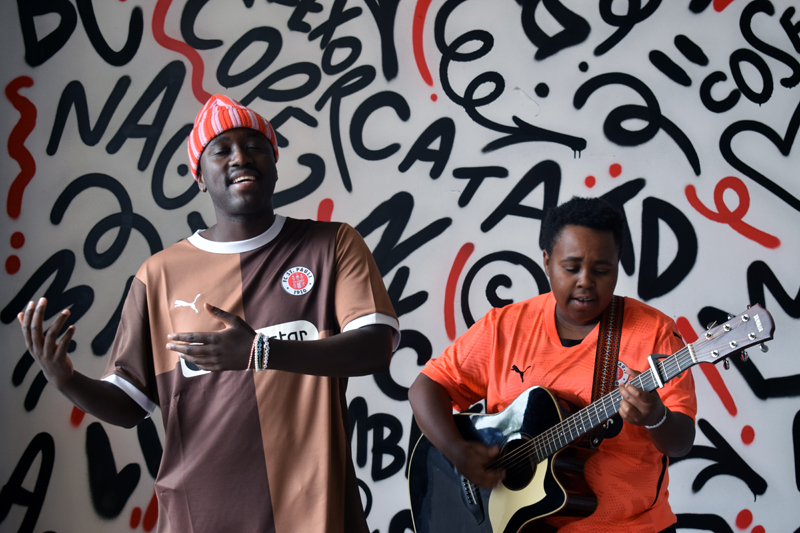 FC St. Pauli, Millerntor, Millerntor Gallery #13, Stadion, Festivalwoche, Viva con Agua ARTS, Hamburg, Jonny Mahoro, Singer-Songwriter