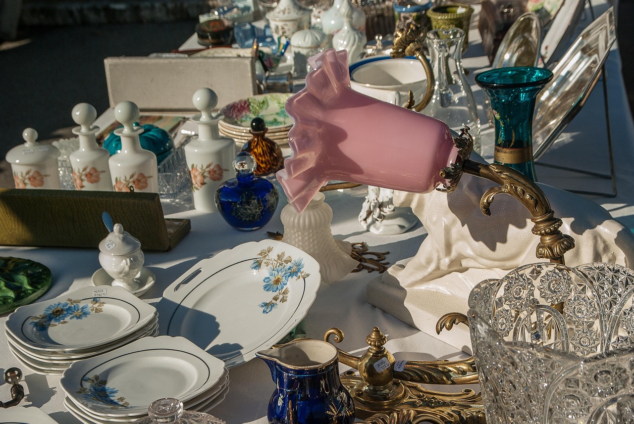 Sommer-Flohmarkt, LOLA Kulturzentrum, Trödeln, Stöbern, Feilschen, Antikes, Kleidung, Bezirk Bergedorf, Hamburg