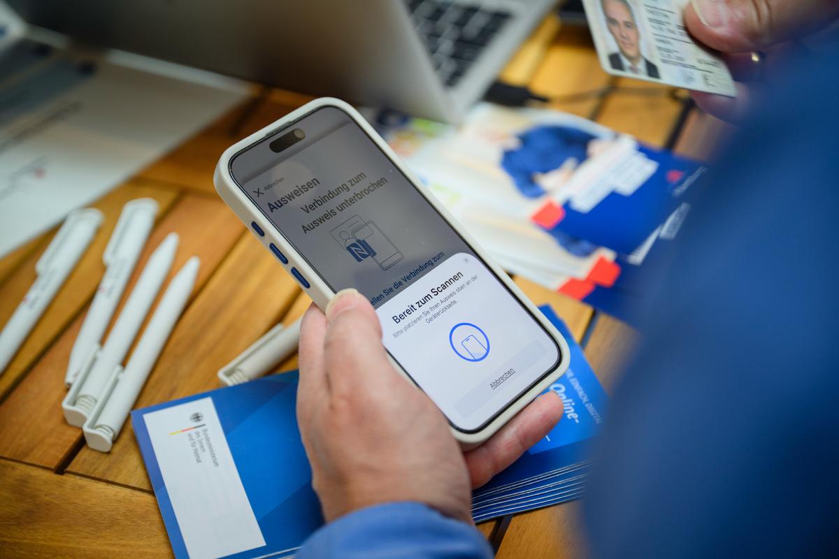Hamburg, Digital für dich, Hamburg Service Pop-up, Online-Ausweisfunktion, Personalausweis, Meldeangelegenheit, Online-Service, Stadt Hamburg, Bergedorf