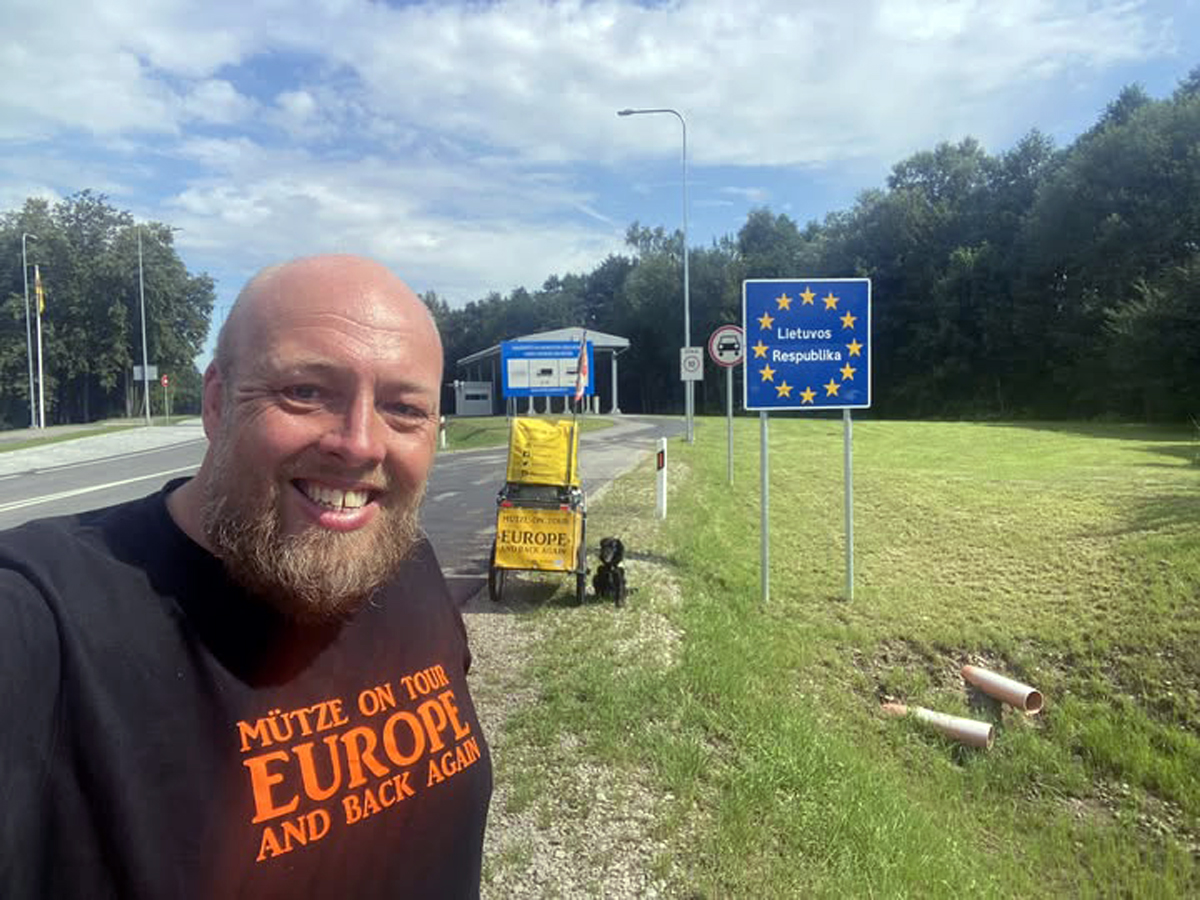 Mütze On Tour, Alternativ-Reisender, Steinkirchen, 20.000 km, zu Fuß, per Rad, Europa, Etappeneinlauf, Bergedorf, Lotta