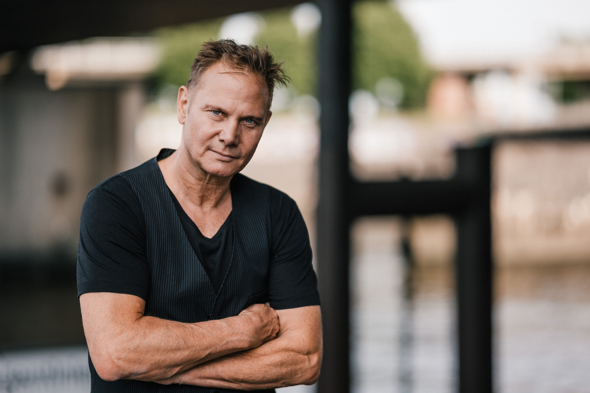 Fabian Harloff, Musiker, Schauspieler, Notruf Hafenkante, Single, Song über Hamburg, Flossen hoch, Hamburg Hafenkante