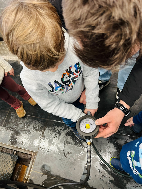 Vorschulkinder, Bergedorf, Handwerker-Tag, Autohaus, Bezirk Bergedorf, spannende Einblicke, Naturkita Klitzeklein