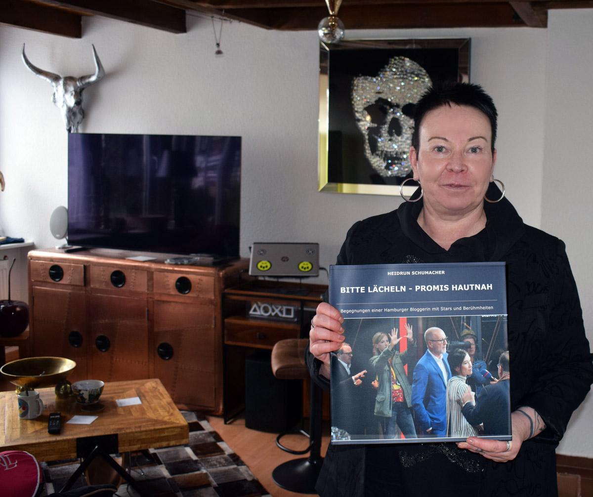Bildband, Fotobuch, Bitte lächeln, Promis hautnah, Begegnungen einer Hamburger Bloggerin mit Stars und Berühmtheiten, Schauspieler, Persönlichkeiten, HEIDI VOM LANDE, Blog, Fotos, Veröffentlichung