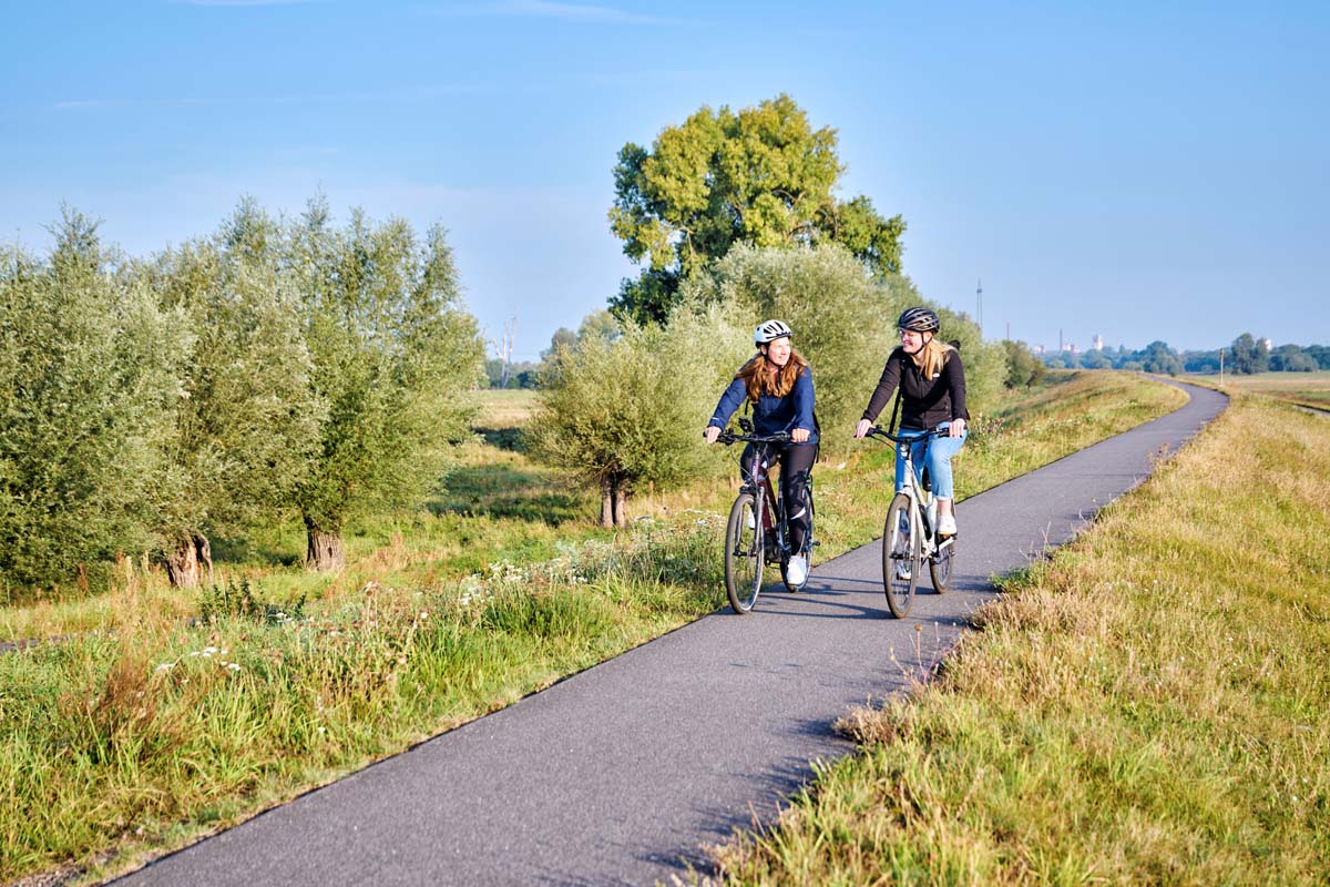 Radfahren an der Elbe, Radreiseziele Norddeutschland, Elberadweg, Kurs Elbe-Region, Bergedorf, Vier- und Marschlande