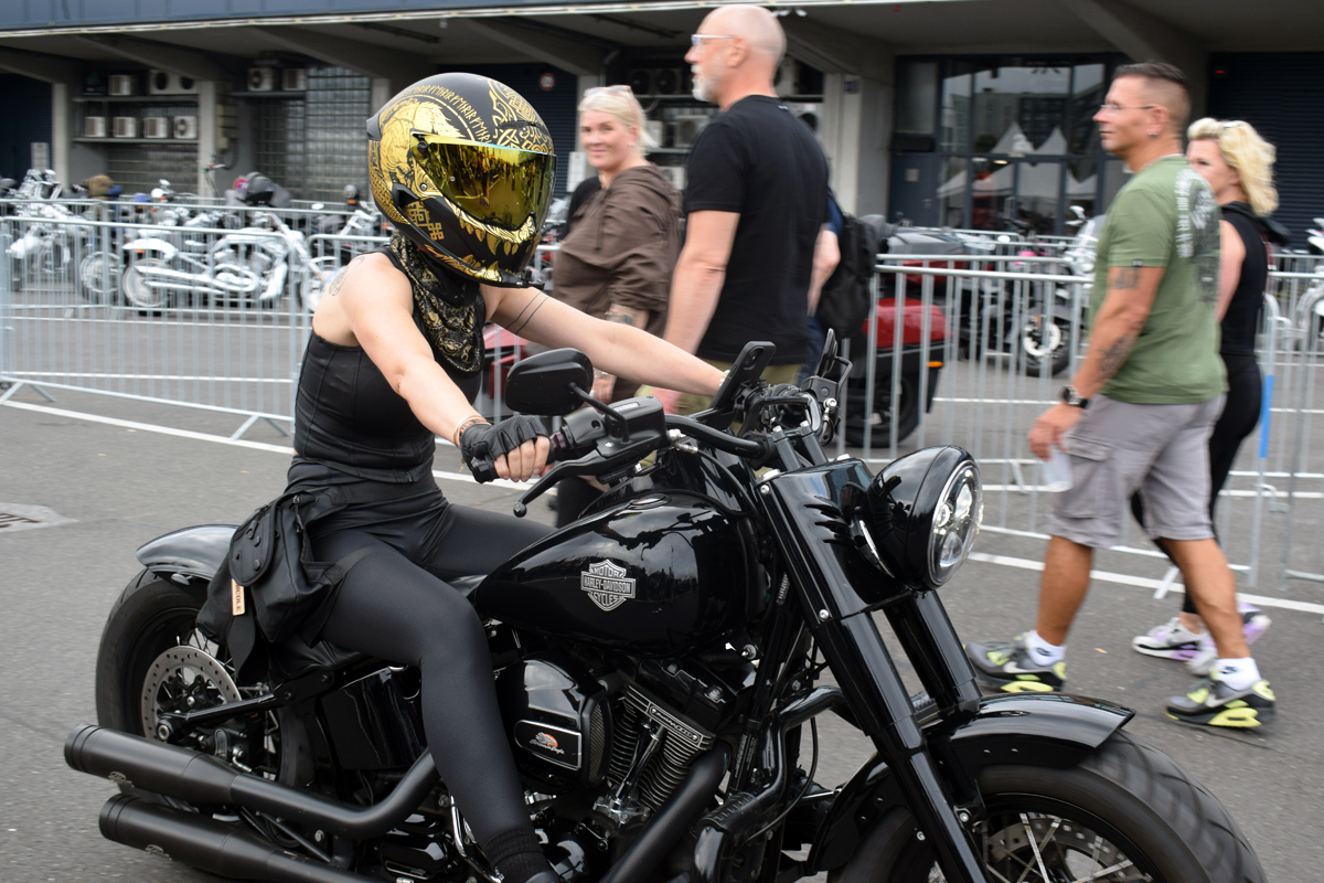 Hamburg Harley Days, Biker, Motorradfahrer, Custom Bike, Hamburg, Motoren, Chrom, Großmarkt, Event, Musik, Tattoo Area