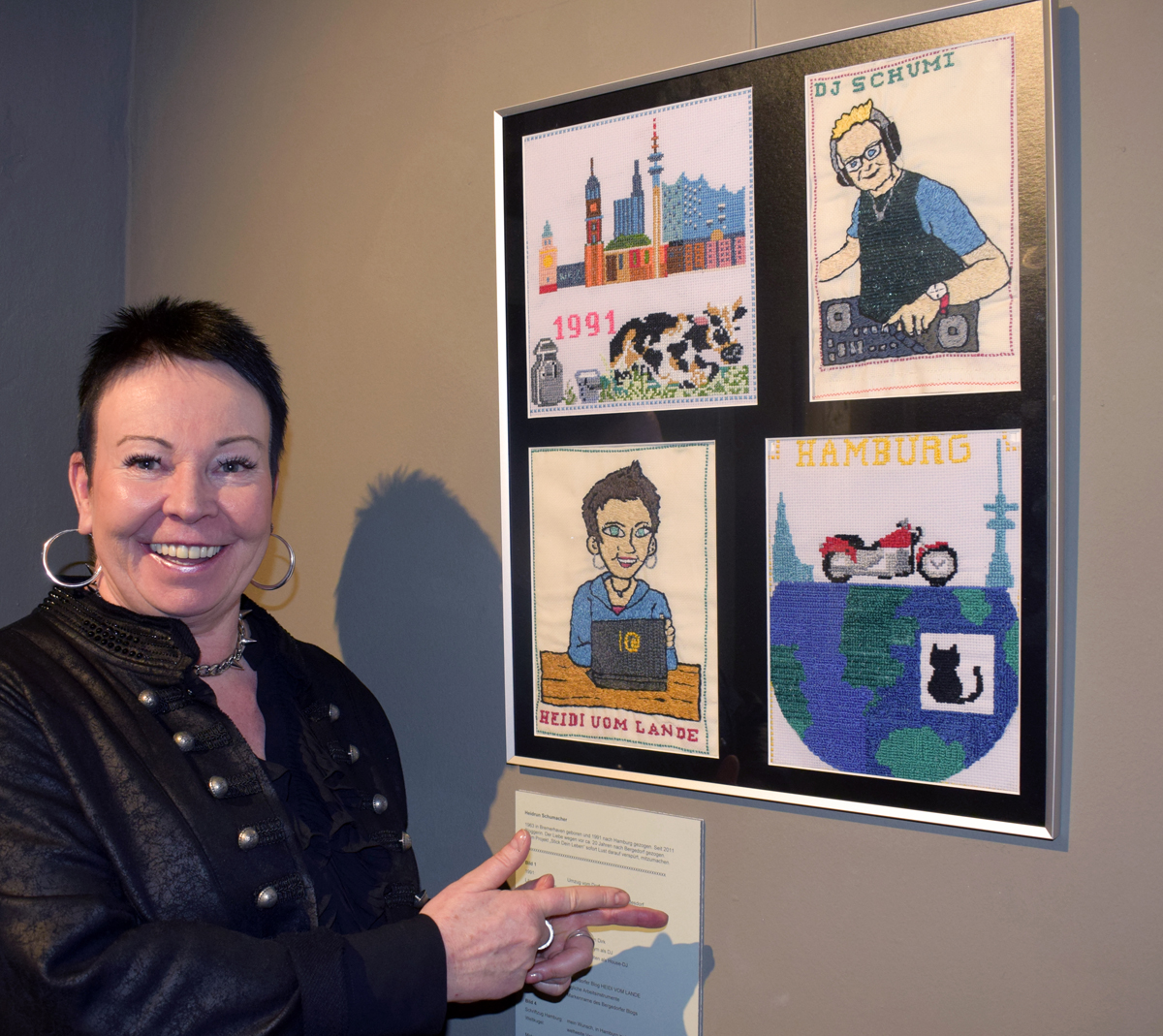 Stick dein Leben, Lebenstücher, Mosaik, Stickbilder, Ausstellung, Bergedorfer Schloss, Museum, Haus für Alle, SerrahnEins, Andrea Madadi, Handwerkskunst, Tradition, Veranstaltungshinweis