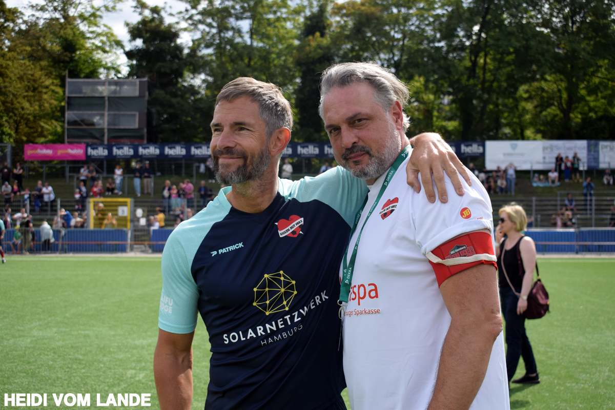 Kicken mit Herz, Prominente, Promis, UKE-Ärzte, Benefizspiel, Stadion Hoheluft, Schauspieler, Kinder Herz Medizin, Johannes Oerding, Thomas Mir