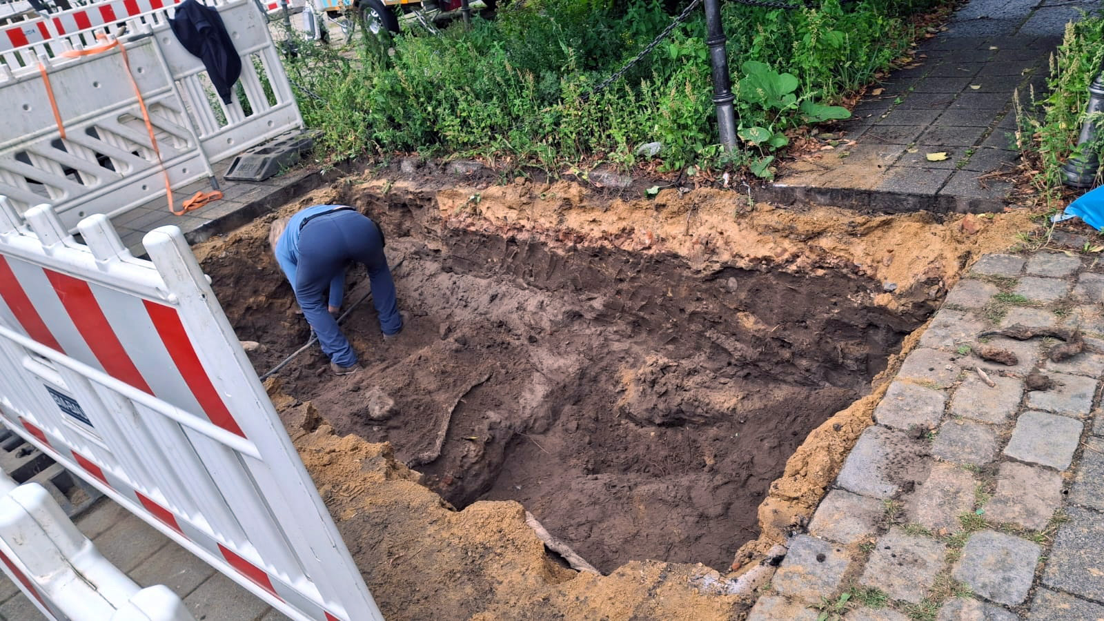 Baustelle, Kirchenfriedhof, menschliche Knochen gefunden, Bezirk Bergedorf, LKA, Polizei